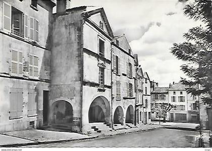 CPSM Fontenay-le-Comte Vieilles maisons Place Bellard