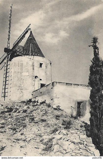 FONTVIEILLE - Le Moulin de Daudet