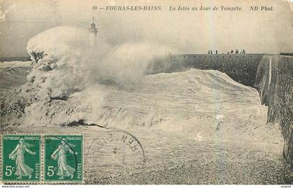 CPA Fouras les Bains la Jetee un jour de Tempete Phare