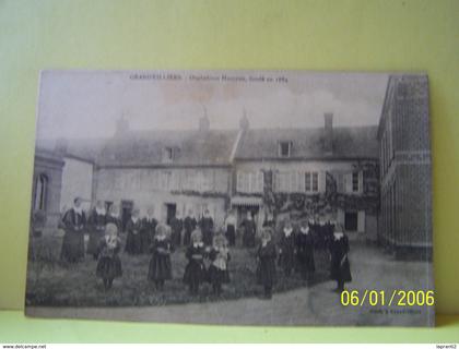 GRANDVILLIERS (OISE) LES ECOLES. ORPHELINAT HALLEUR, FONDE EN 1884.