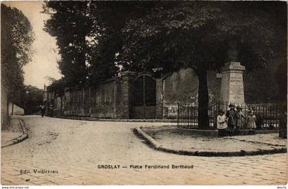 CPA Groslay Place Ferdinand Berthoud FRANCE (1307918)