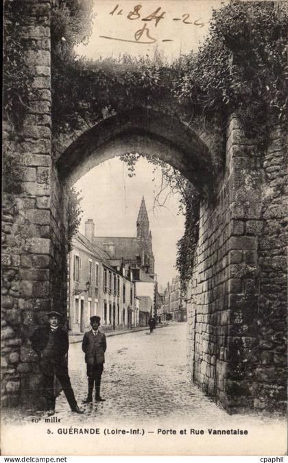 CPA Guerande Porte et rue Vannetaise