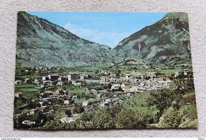 Cpm, Guillestre, vue générale, au fond les gorges du Guil, Hautes Alpes 05