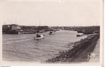 GUJAN MESTRAS(BATEAU DE PECHE)