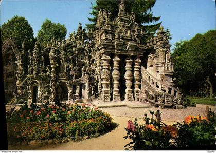 CPM Hauterives Drome le Palais Ideal travail d'un seul homme facade est