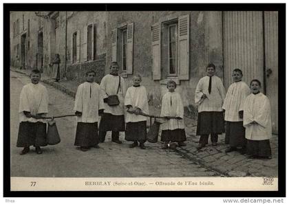 95 Herblay - offrande de l'eau benite - religion - enfants de chœur