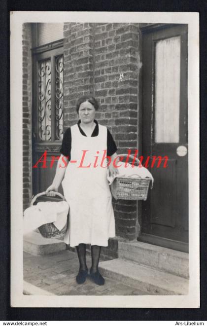 RPPC / photo ancien / foto postkaart / Hirson / femme / woman / was dame / laundry lady / dame de blanchisserie
