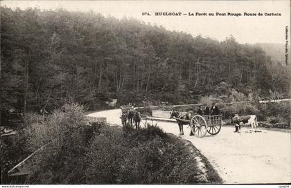CPA Huelgoat La Foret au pont Rouge Route de Carhaix attelage Vache