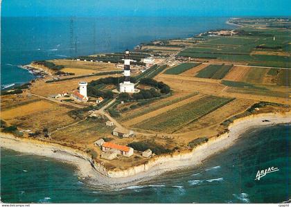CPM Sur la Cote de Lumiere dans I Ile d Oleron A la pointe nord de I Ile le phare de Chassiron