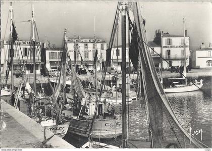 CPM Ile d'Yeu Port Joinville Hôtel des Voyageurs Camaret