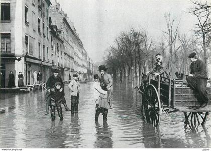 CPM Paris 1900 Scene Prise Lors des Inondations de 1910