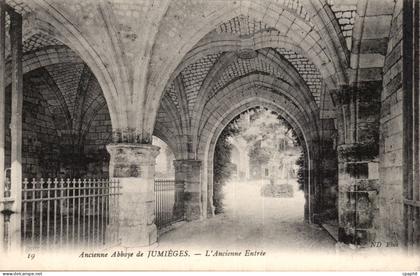 Ancienne abbaye de Jumieges CPA L'ancienn entreee