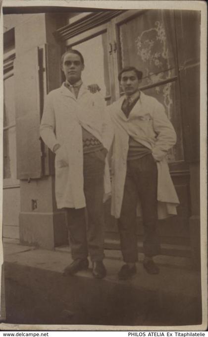 CPA Carte photo 69 Rhône Note au verso 1931 L'Abresle hommes blouse Devanture magasin je pense Pharmacie ?