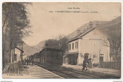CPA - L'ARGENTIERE-la-BESSEE (Hautes-Alpes) - La Gare - (Train à l'arrêt)