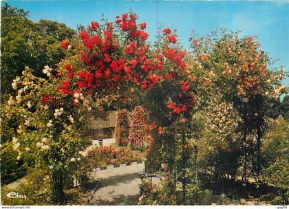 CPM L'Hay les Roses (Val de Marne) La Roseraie