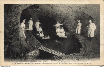 CPA La Balme Les Grottes Interieur Des grottes Deux caravanes en promenade sur le lac