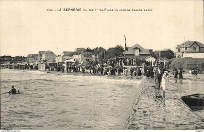 La Bernerie CPA la place un jour de grande maree
