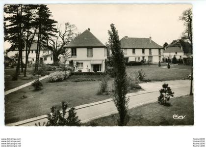 La Celle Saint Cloud ( Domaine Saint François d'Assise )( format C.P.A. )