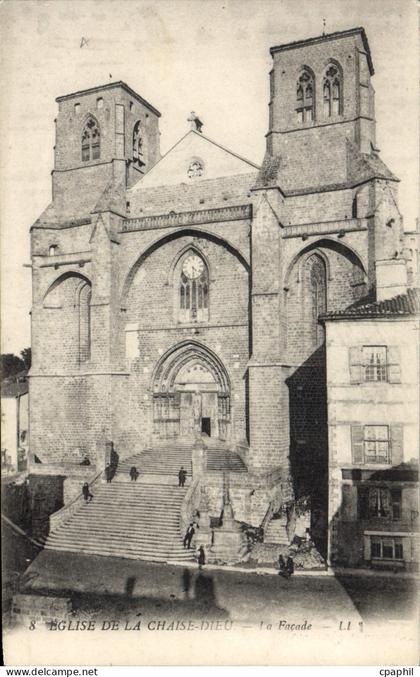 CPA La Chaise Dieu Eglise La facade