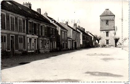 77 LA CHAPELLE-la-REINE - La Tour