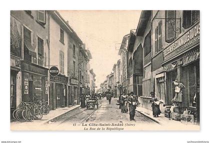 La Côte-Saint-André, Rue de la République, animé, France
