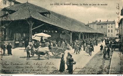 N88 - 38 - LA CÔTE-SAINT-ANDRÉ - Isère - La Halle un jour de Marché