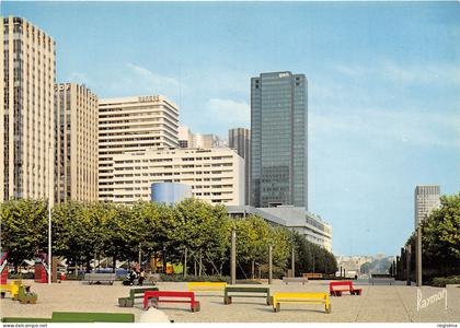 92-LA DEFENSE-N°1033-D/0073