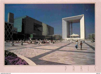 Carte Postale - 92 - La Défense - L'esplanade de la défense et les quatre-temps et la grande arche - CPM - Voir Scans Re
