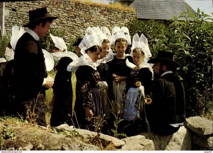 CPSM costumes de la Forêt Fouesnant Bleuniou Kignez Fleur de cerisiers