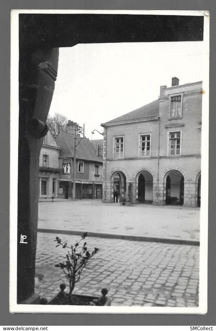 La Guerche de Bretagne, place de la mairie (Photo Lepinçon, la Guerche) - (12478)