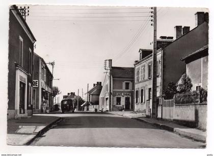 CPSM - LA MACHINE - QUARTIER "LES BARAQUES" - BOULANGERIE - MAGASIN LE FAMILISTERE - CAFE - TABAC - n/b - Déb 50 -