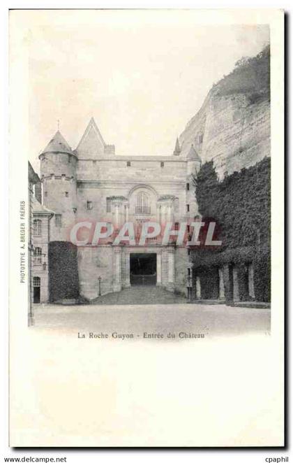 CPA La Roche Guyon Entree du chateau