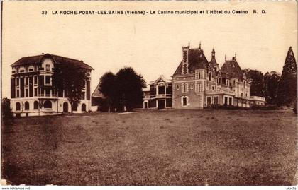 CPA La Roche-Posay-les-Bains Le Casino municipal et l'Hotel du Casino (111671)