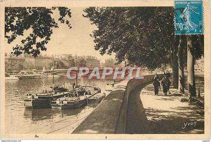 CPA Bords de la Seine au Quai du Louvre Bateaux Peniches