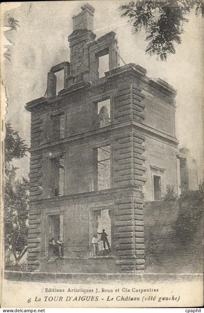 CPA La Tour d'Aigues (Vaucluse) Le Chateau (cote gauche)