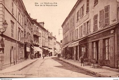 38. la tour du pin. la rue de la république