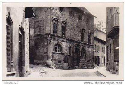 LA TOUR DU PIN ... LA MAISON DES DAUPHINS