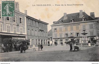LA TOUR DU PIN - Place de la Sous Préfecture - très bon état