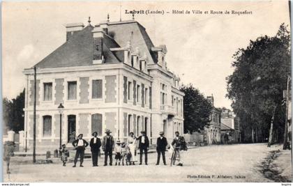 40 - LABRIT -- Hôtel de ville et route de Roquefort
