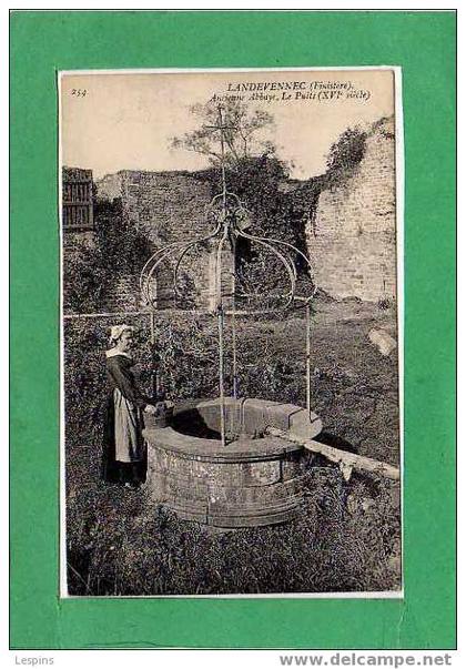 LANDEVENNEC --  Ancienne Abaye,Le Puits ....