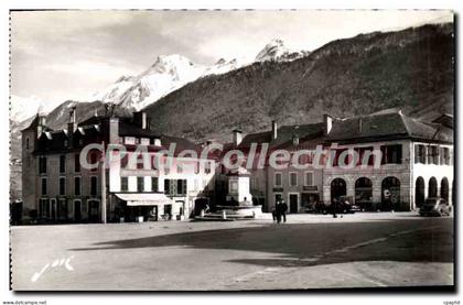 CPA Laruns Basses Pyrenees La Place de l'Eglise