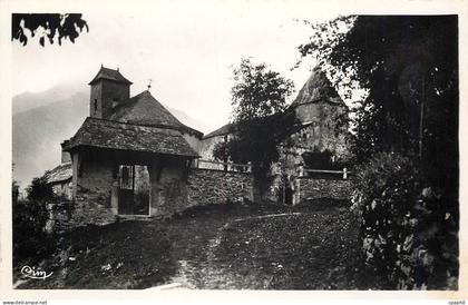 CPM Environs de Laruns (B Pyr) Chapelle et vieux Manoir d'Assauts