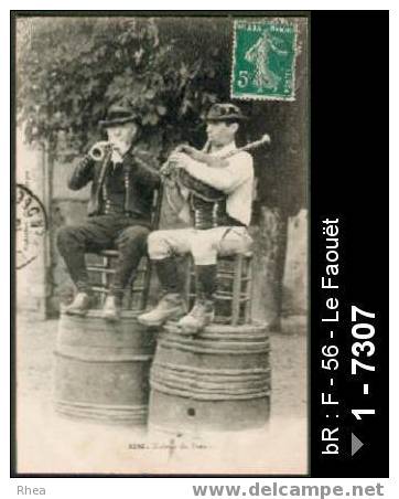 56 Le Faouët - 1250. Binious du FAOUET - musique sonneur - sonneur tonneau costume homme - cp /  D56D  K22121K  C22057C