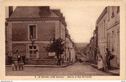CPA Le Grand Luce Mairie et Rue St Facile (1429739)