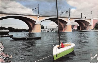 77 LE MEE SUR SEINE LE PONT DU CHEMIN DE FER