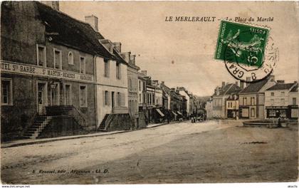 CPA Le MERLERAULT - La Place du Marché (356603)