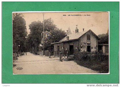 LE VAUDREUIL -- La Gare