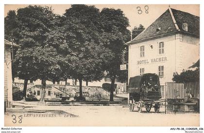 AVUP8-0518-38 - LES AVENIERES - La place