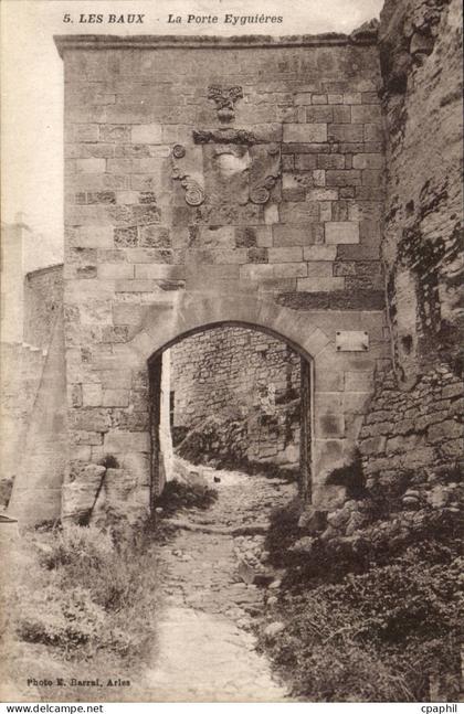 Les Baux - la Porte Eyguieres - CPA