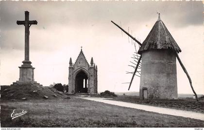LES HERBIERS     MOULIN